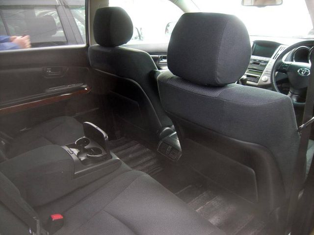2004 Toyota Harrier