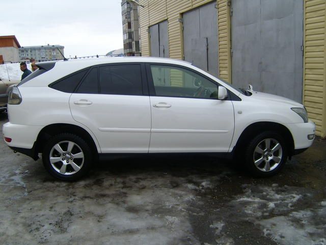 2004 Toyota Harrier