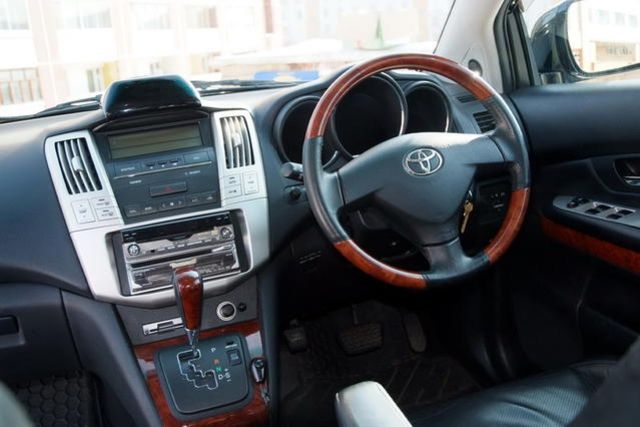 2004 Toyota Harrier