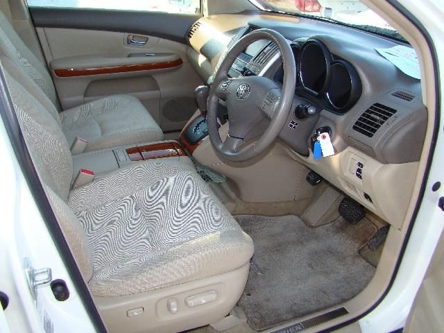 2004 Toyota Harrier