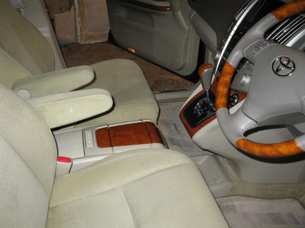 2004 Toyota Harrier