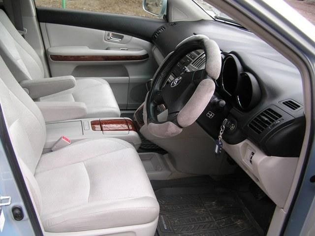 2004 Toyota Harrier