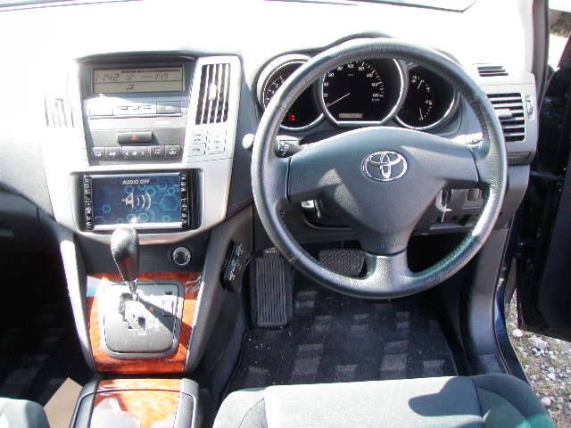 2004 Toyota Harrier