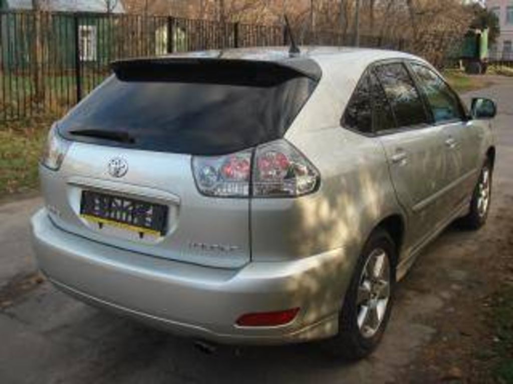 2004 Toyota Harrier