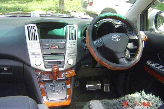 2004 Toyota Harrier