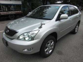 2004 Toyota Harrier Photos