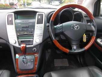 2004 Toyota Harrier Images