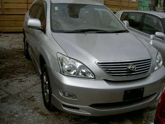 2004 Toyota Harrier Photos