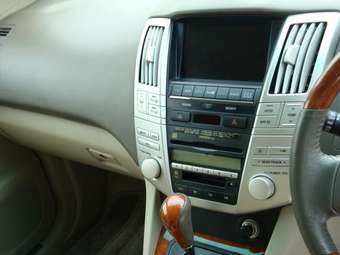 2004 Toyota Harrier Photos