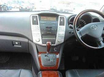 2004 Toyota Harrier Images