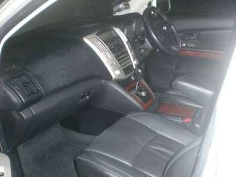 2004 Toyota Harrier Images
