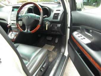 2004 Toyota Harrier Photos