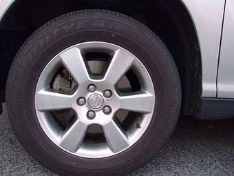 2004 Toyota Harrier Photos