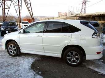 2004 Toyota Harrier Images