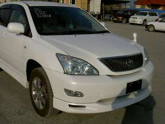 2004 Toyota Harrier Pictures