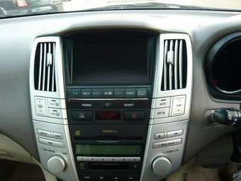 2004 Toyota Harrier Images