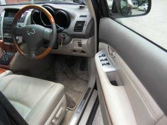 2004 Toyota Harrier Images