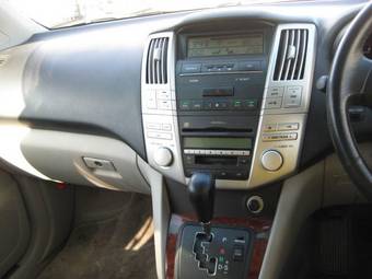 2004 Toyota Harrier Pictures