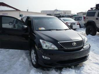 2004 Toyota Harrier Images