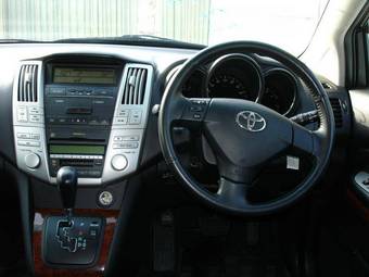 2004 Toyota Harrier Photos