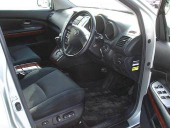 2004 Toyota Harrier Pictures