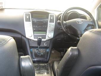 2004 Toyota Harrier Images