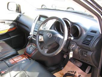 2004 Toyota Harrier Images