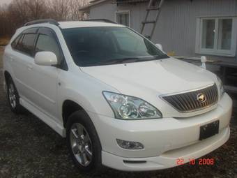 2004 Toyota Harrier Pictures