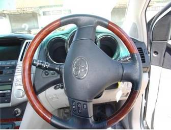 2004 Toyota Harrier Pictures