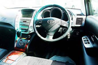 2004 Toyota Harrier Photos