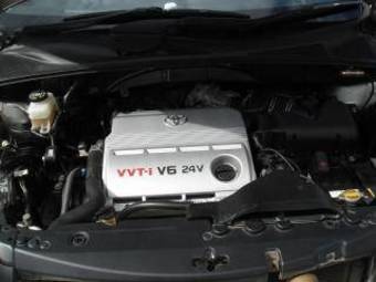 2004 Toyota Harrier Photos
