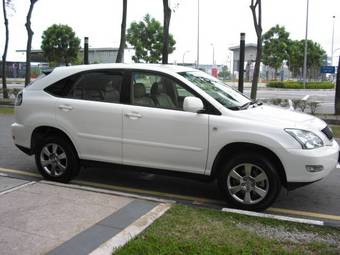 2004 Toyota Harrier Images