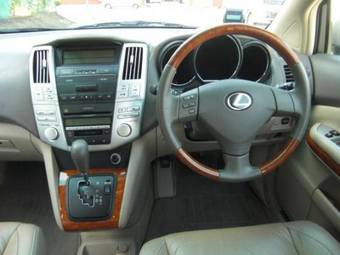 2004 Toyota Harrier Images
