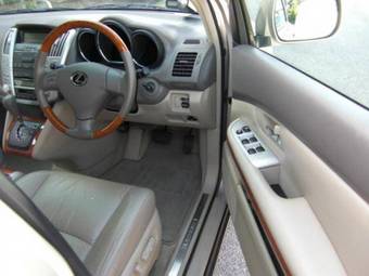 2004 Toyota Harrier Pictures