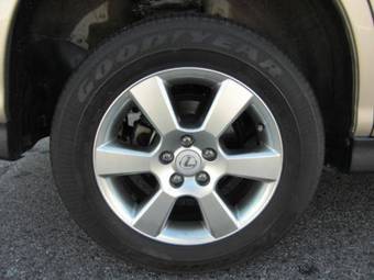 2004 Toyota Harrier Pictures