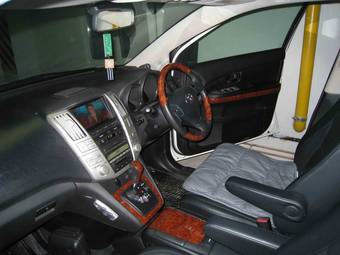 2004 Toyota Harrier Images