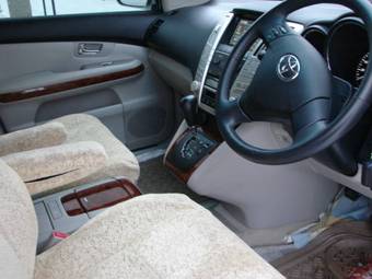 2004 Toyota Harrier Images