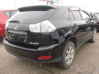 2004 Toyota Harrier Pictures