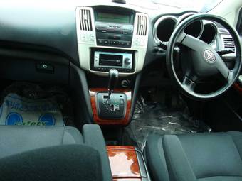 2004 Toyota Harrier Photos