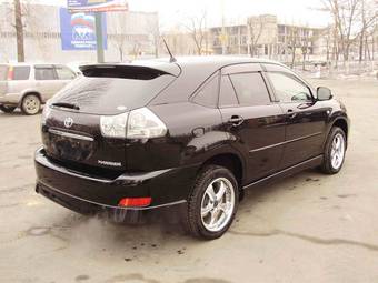 2004 Toyota Harrier Images
