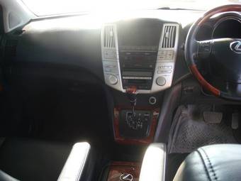 2004 Toyota Harrier Images