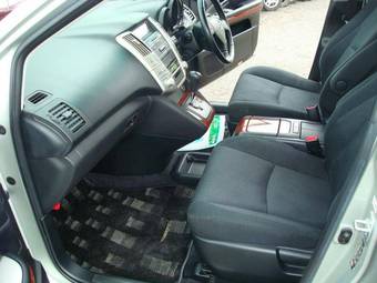 2004 Toyota Harrier Photos