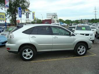 2004 Toyota Harrier Images