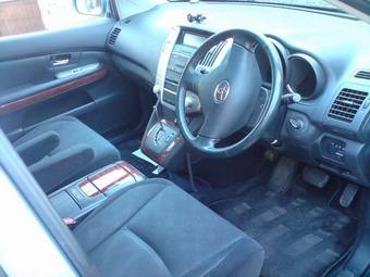 2004 Toyota Harrier Pictures