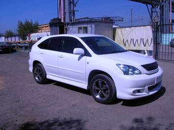 2004 Toyota Harrier Images