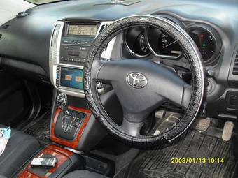 2004 Toyota Harrier Images