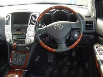 2004 Toyota Harrier Photos