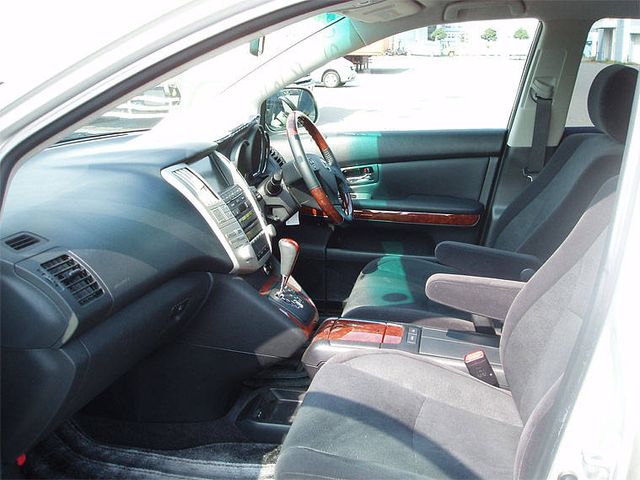 2005 Toyota Harrier