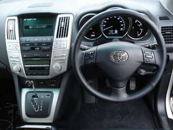 2005 Toyota Harrier Photos