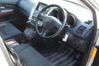 2005 Toyota Harrier Images